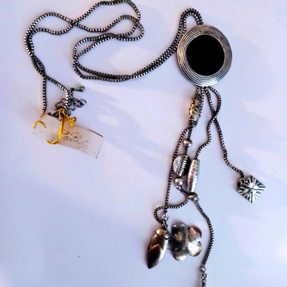 NWT Silver & Black Pendant Necklace